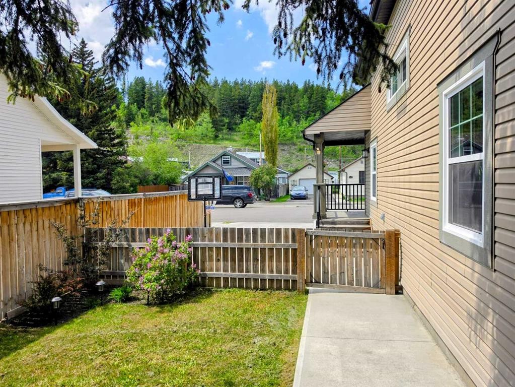 1217 83 Street, Coleman, AB