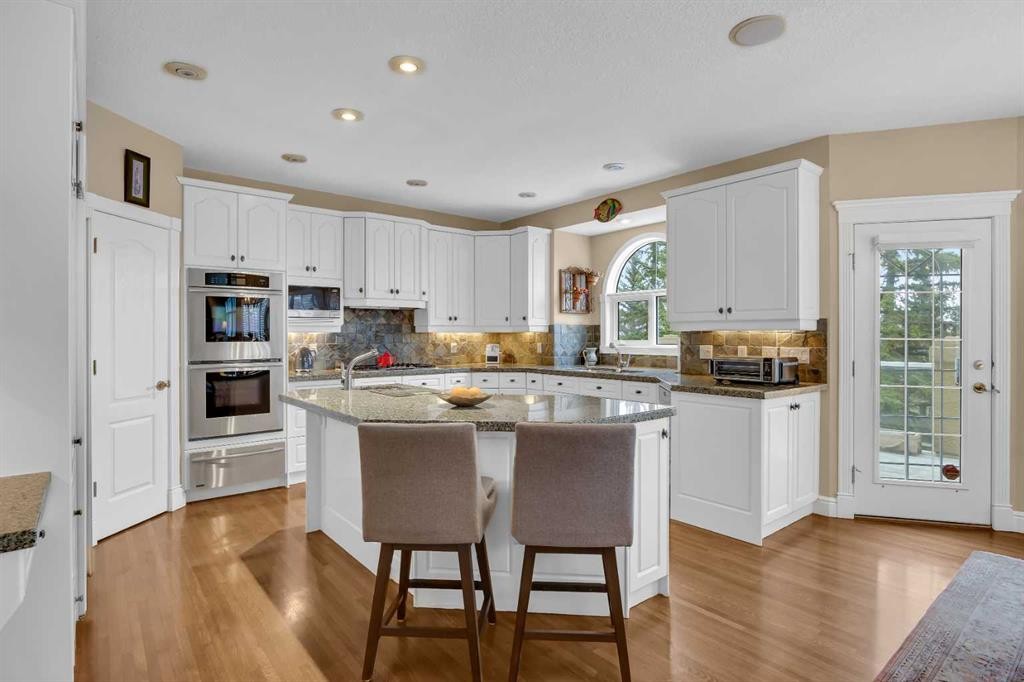 216 Evergreen Heath Sw, Calgary, AB - Indoor Photo Showing Kitchen With Upgraded Kitchen