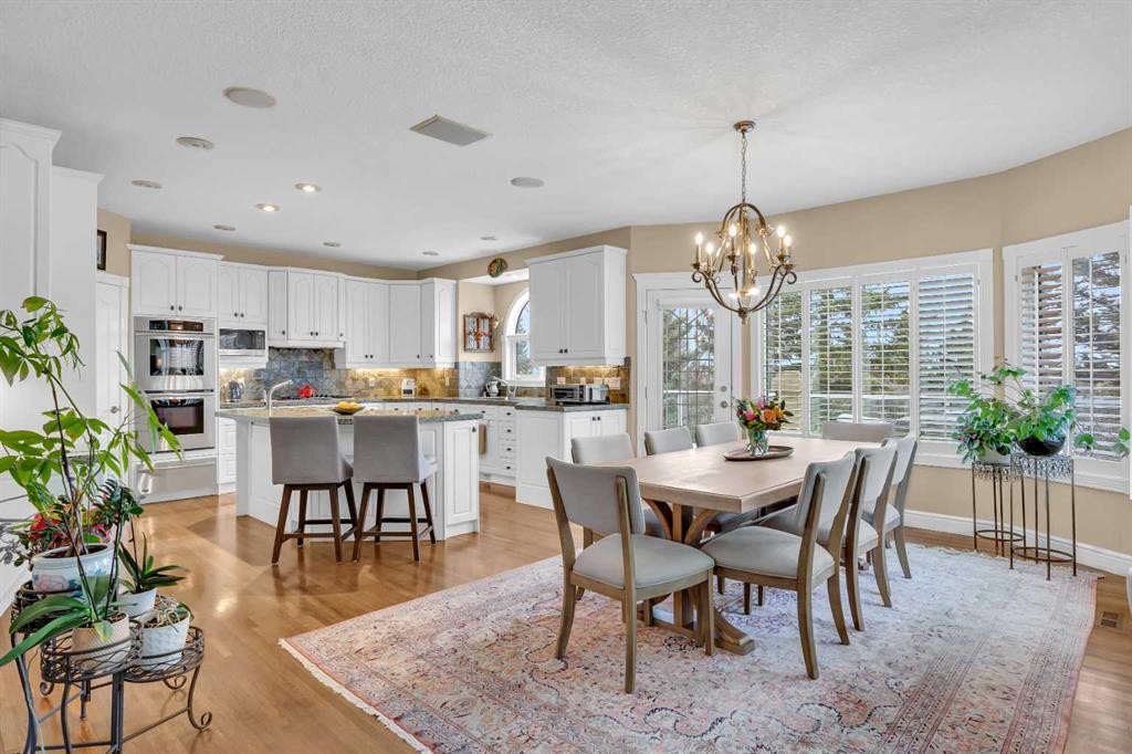 216 Evergreen Heath Sw, Calgary, AB - Indoor Photo Showing Dining Room