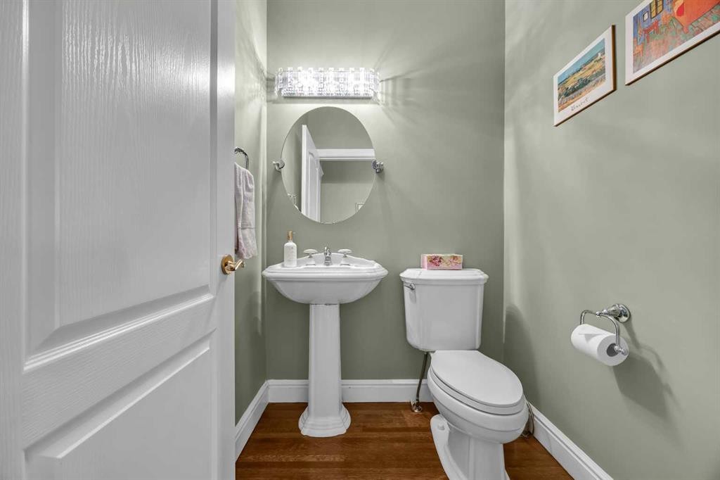 216 Evergreen Heath Sw, Calgary, AB - Indoor Photo Showing Bathroom
