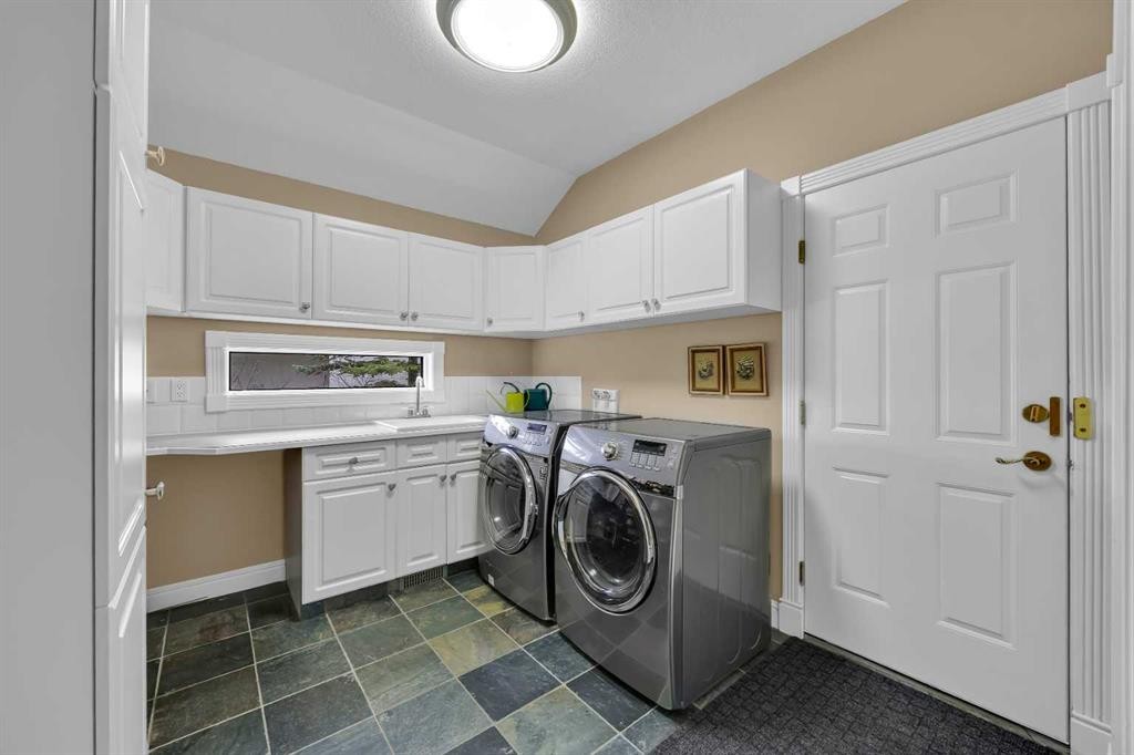 216 Evergreen Heath Sw, Calgary, AB - Indoor Photo Showing Laundry Room