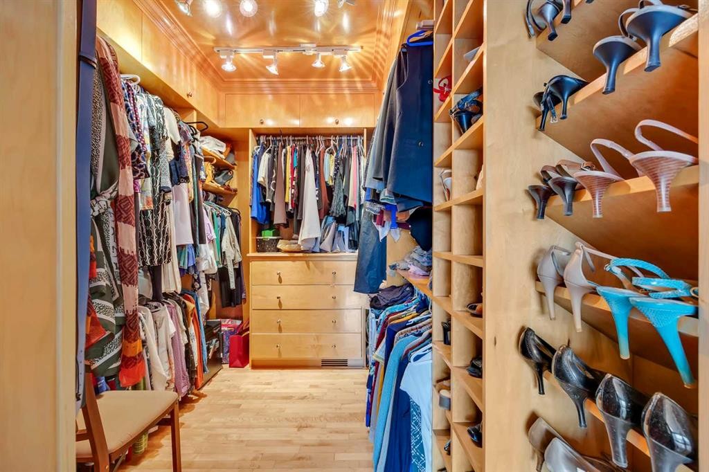 216 Evergreen Heath Sw, Calgary, AB - Indoor With Storage