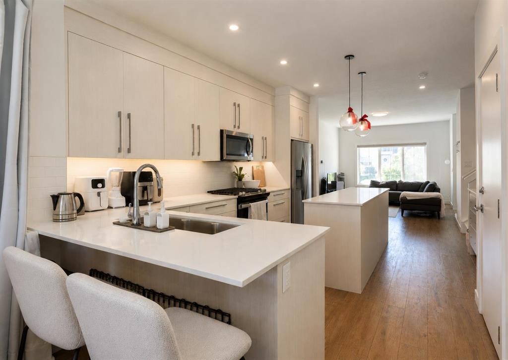 7386 202 Avenue Se, Calgary, AB - Indoor Photo Showing Kitchen With Double Sink With Upgraded Kitchen