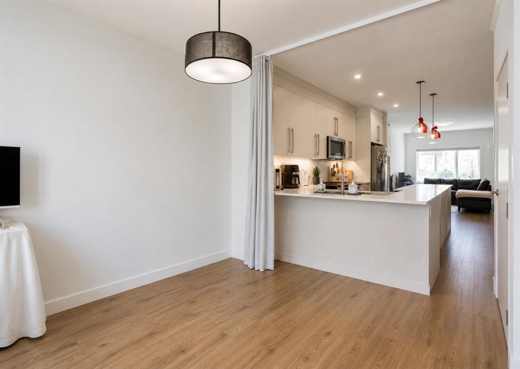 7386 202 Avenue Se, Calgary, AB - Indoor Photo Showing Kitchen