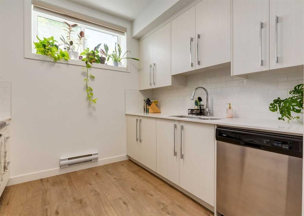 7386 202 Avenue Se, Calgary, AB - Indoor Photo Showing Kitchen
