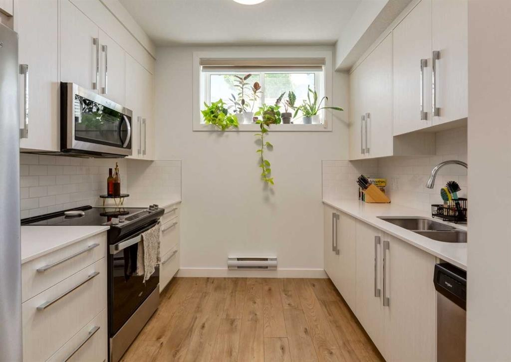 7386 202 Avenue Se, Calgary, AB - Indoor Photo Showing Kitchen With Double Sink With Upgraded Kitchen