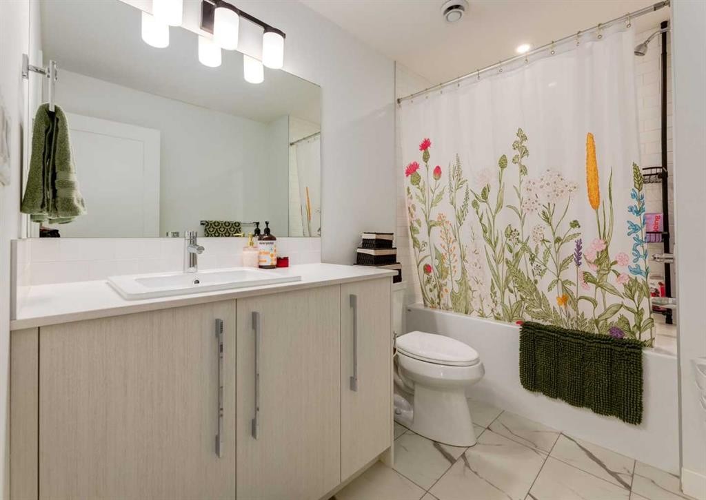 7386 202 Avenue Se, Calgary, AB - Indoor Photo Showing Bathroom
