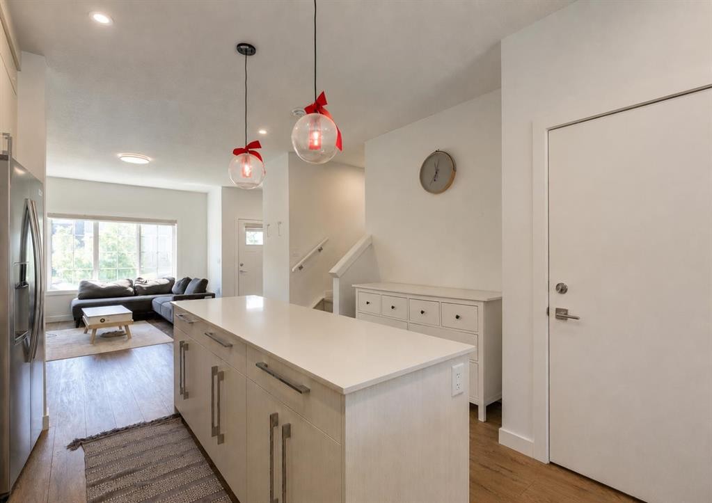 7386 202 Avenue Se, Calgary, AB - Indoor Photo Showing Kitchen