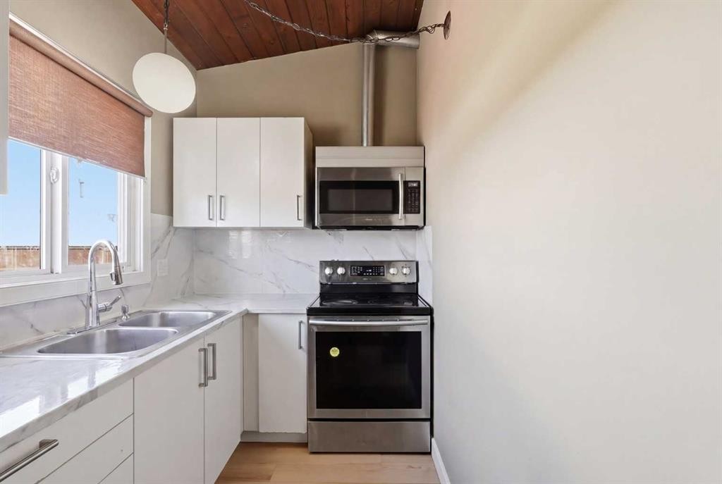 416 Pinemont Gate Ne, Calgary, AB - Indoor Photo Showing Kitchen With Double Sink