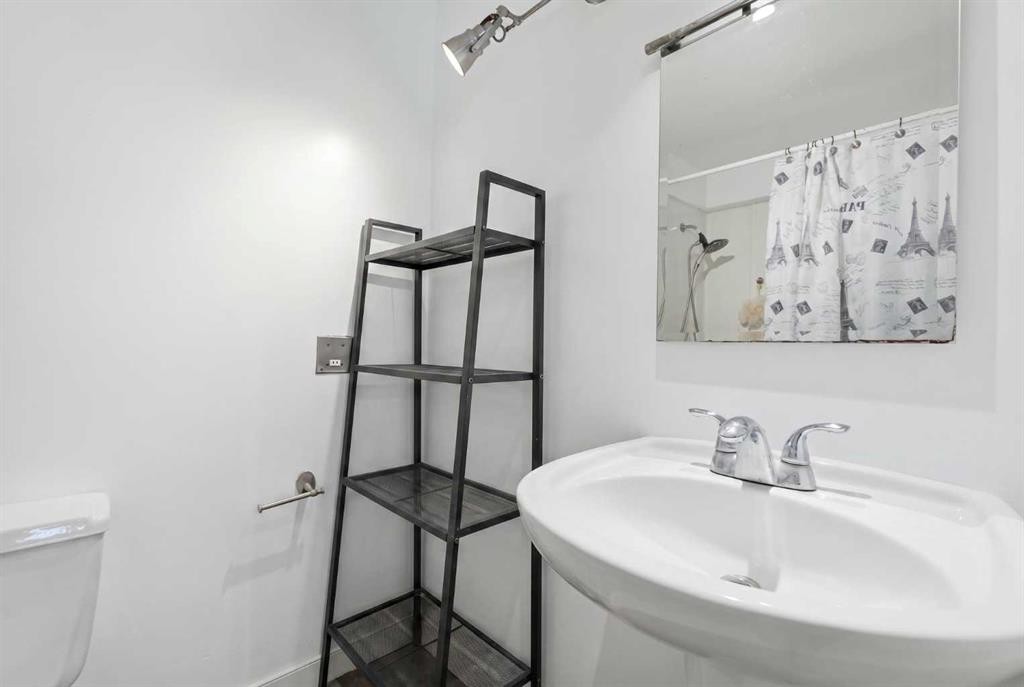 416 Pinemont Gate Ne, Calgary, AB - Indoor Photo Showing Bathroom