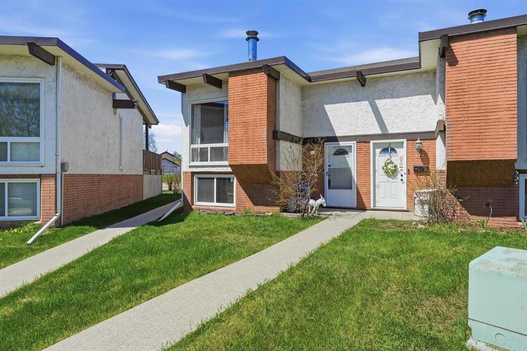 416 Pinemont Gate Ne, Calgary, AB - Outdoor