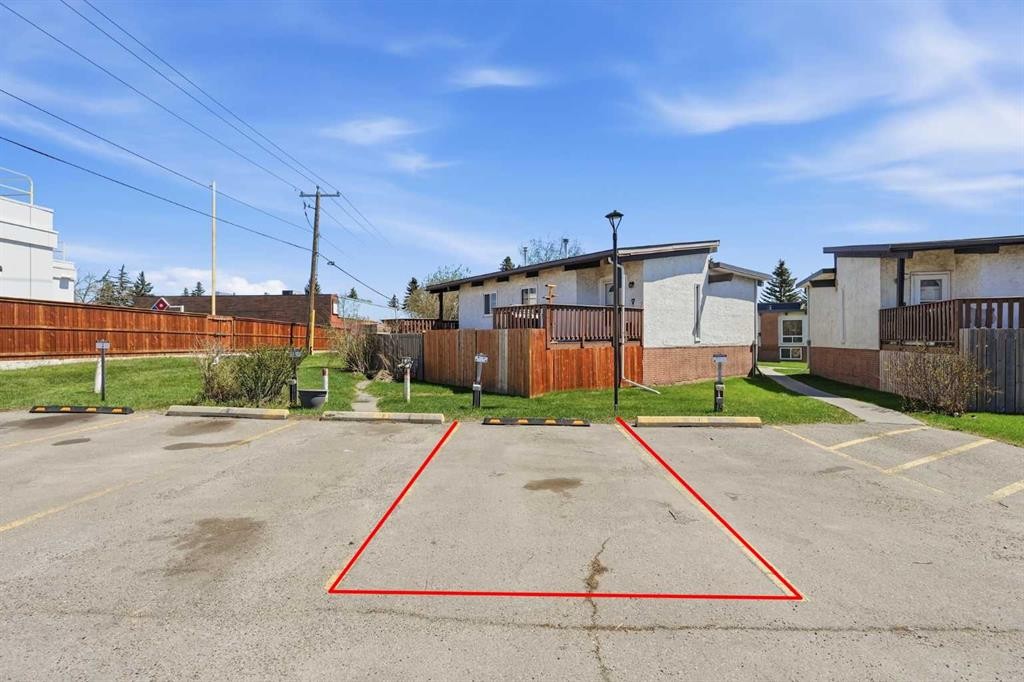 416 Pinemont Gate Ne, Calgary, AB - Outdoor
