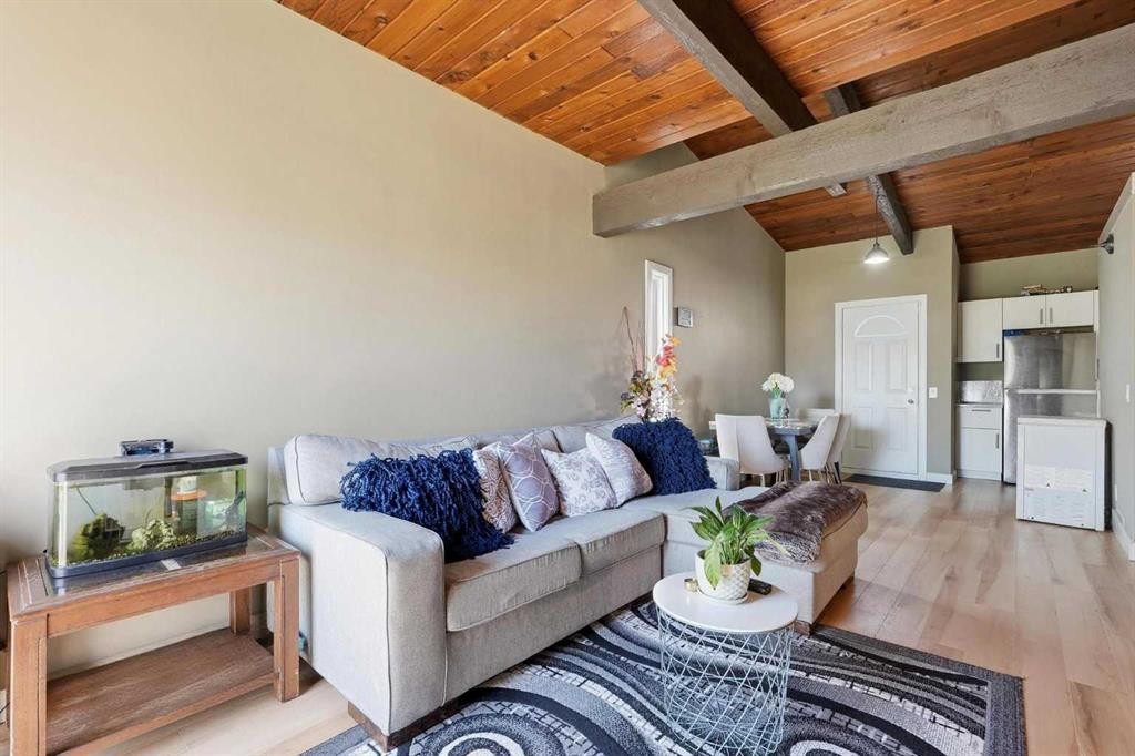 416 Pinemont Gate Ne, Calgary, AB - Indoor Photo Showing Living Room