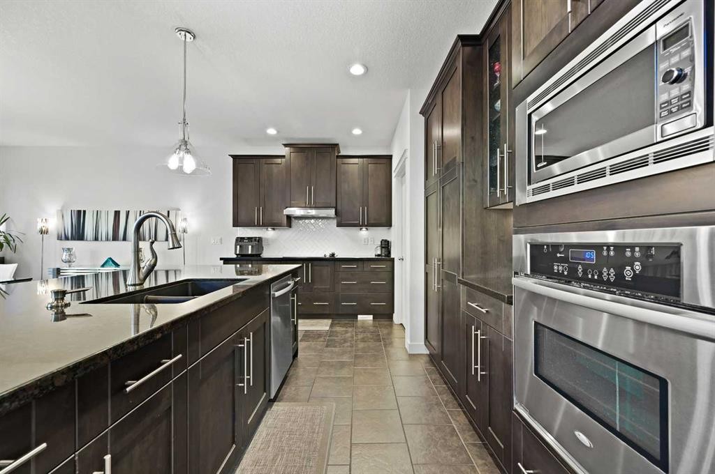 129 Springbluff Boulevard Sw, Calgary, AB