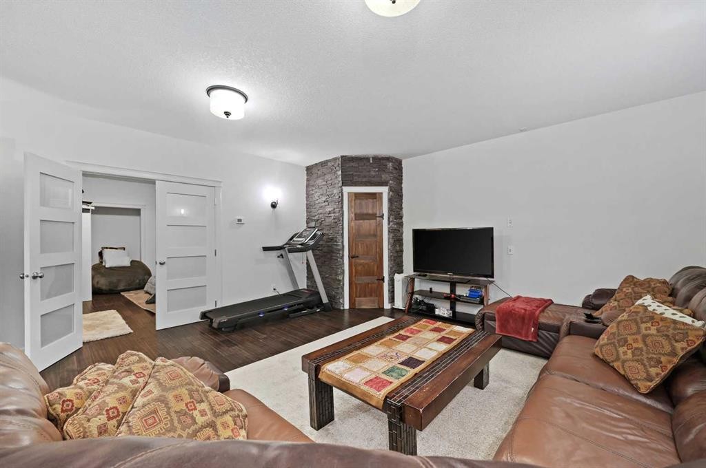 129 Springbluff Boulevard Sw, Calgary, AB