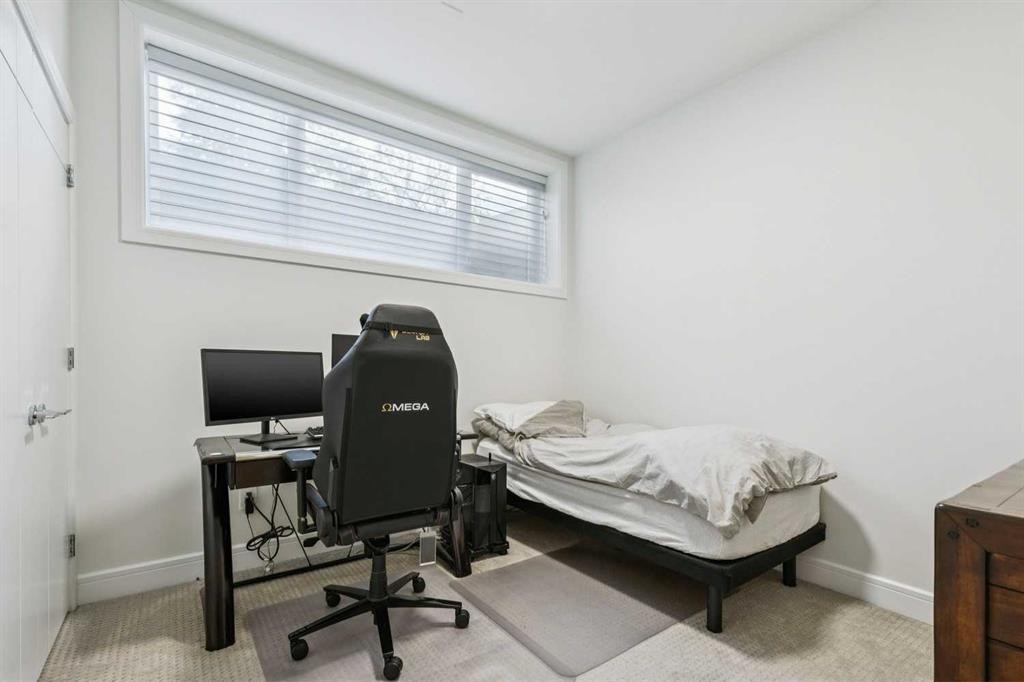911 Drury Avenue Ne, Calgary, AB - Indoor Photo Showing Office