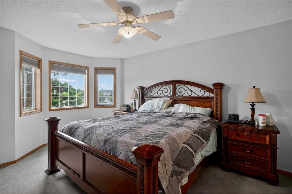 84 Hidden Spring Close Nw, Calgary, AB