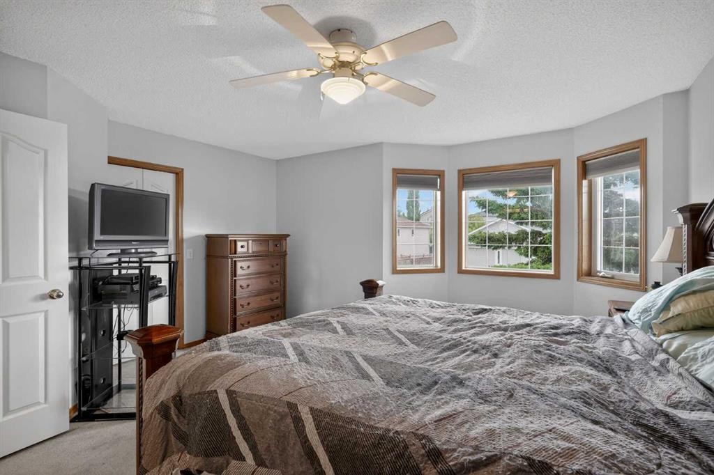 84 Hidden Spring Close Nw, Calgary, AB