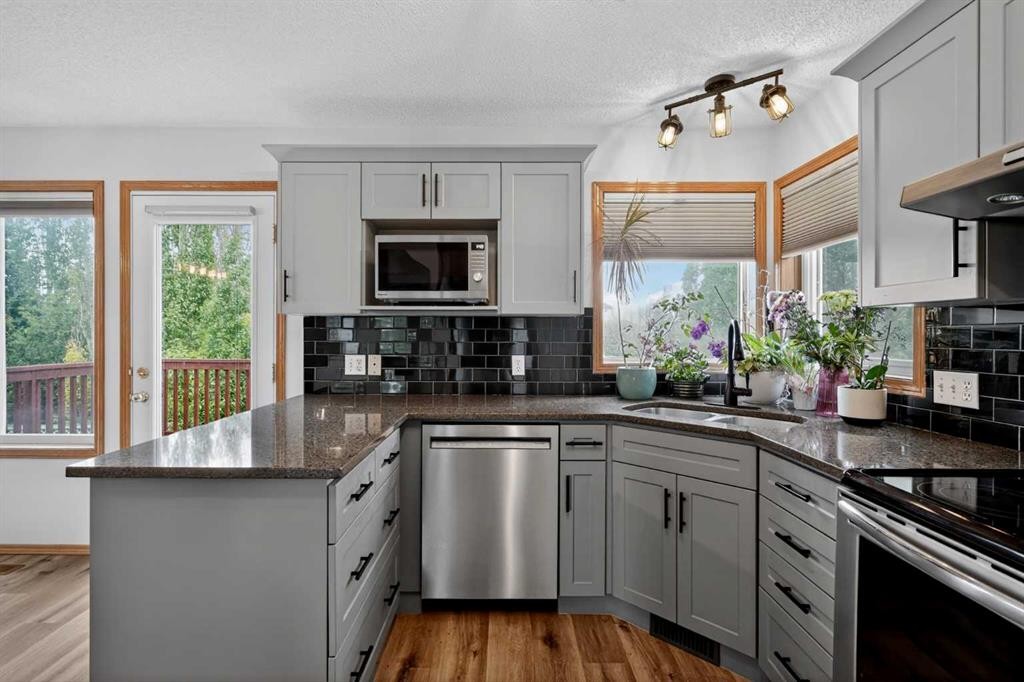 84 Hidden Spring Close Nw, Calgary, AB