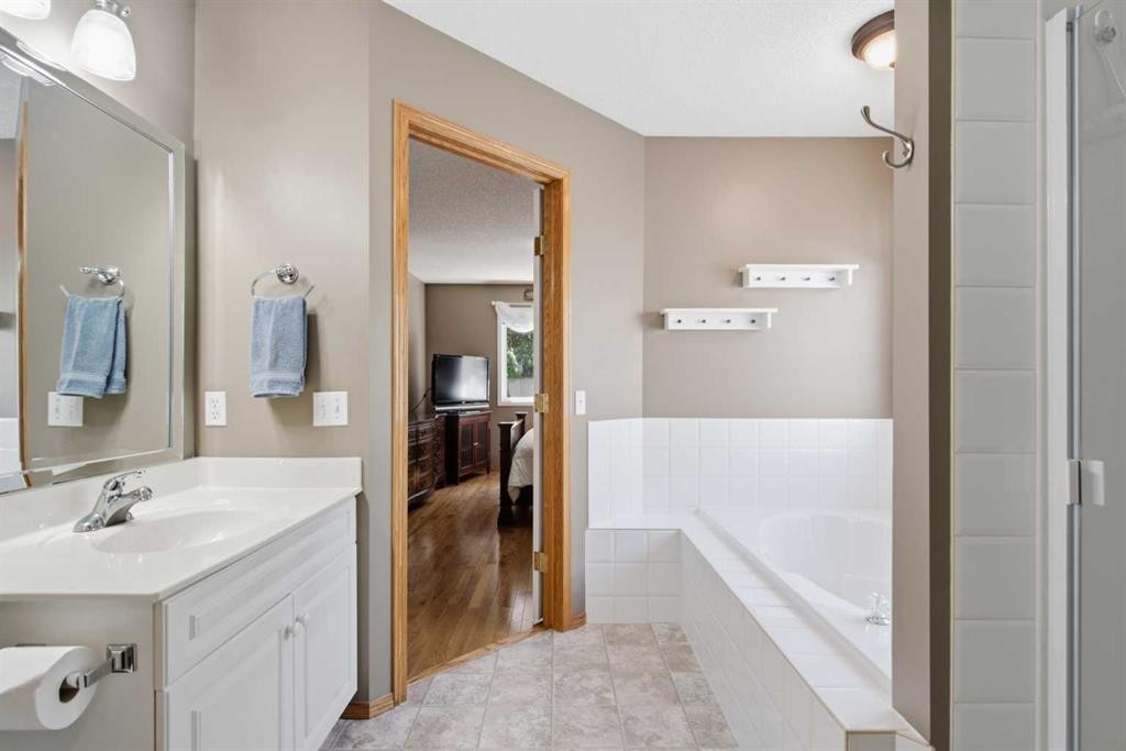 69 Chaparral Villas Se, Calgary, AB - Indoor Photo Showing Bathroom