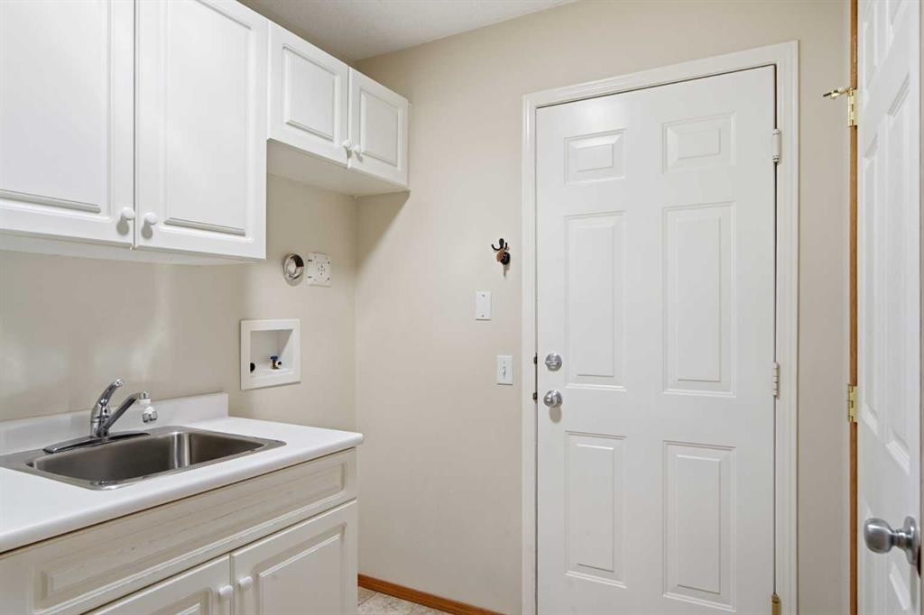 69 Chaparral Villas Se, Calgary, AB - Indoor Photo Showing Laundry Room