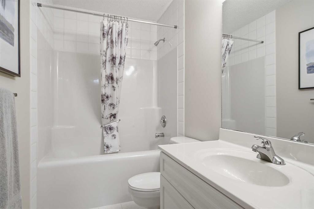 69 Chaparral Villas Se, Calgary, AB - Indoor Photo Showing Bathroom