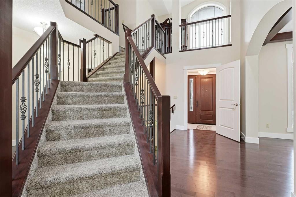 5 Aspen Meadows Park Sw, Calgary, AB