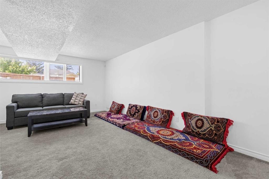 6509 68 Street Ne, Calgary, AB