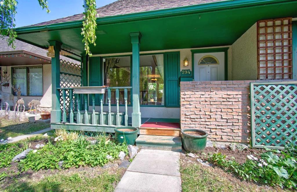 294 Southampton Drive Sw, Calgary, AB - Outdoor With Deck Patio Veranda