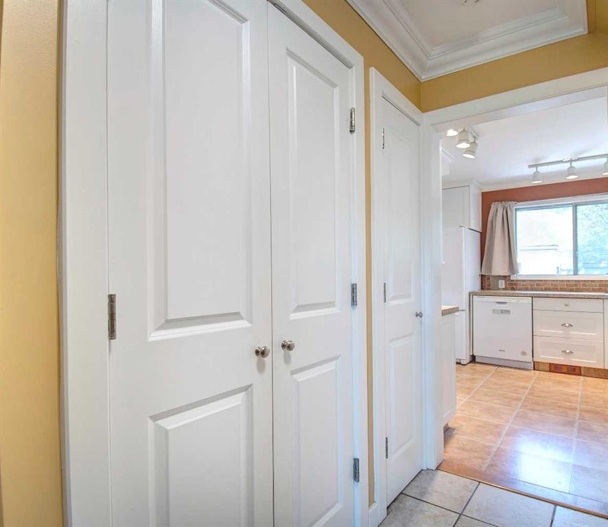 294 Southampton Drive Sw, Calgary, AB - Indoor Photo Showing Other Room