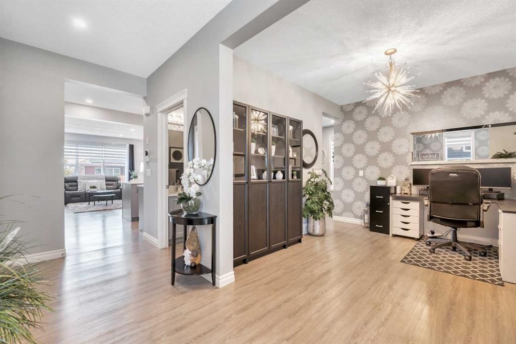 19 Crestbrook Link Sw, Calgary, AB