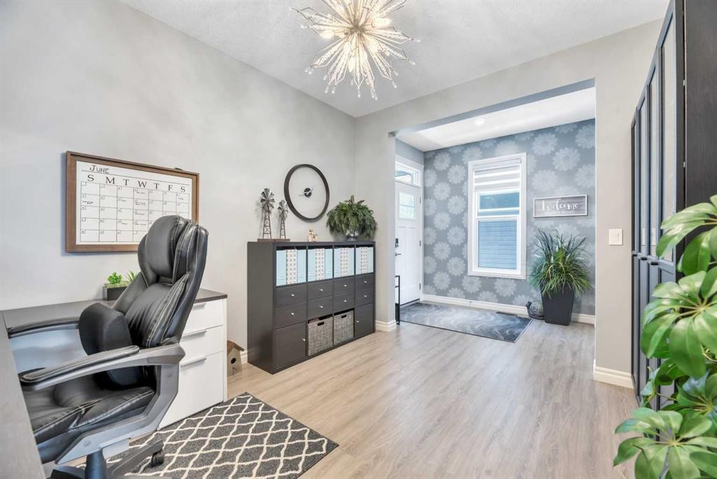 19 Crestbrook Link Sw, Calgary, AB
