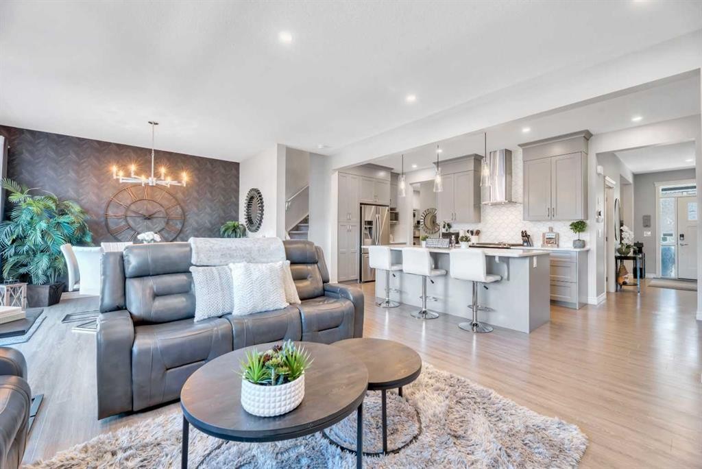 19 Crestbrook Link Sw, Calgary, AB