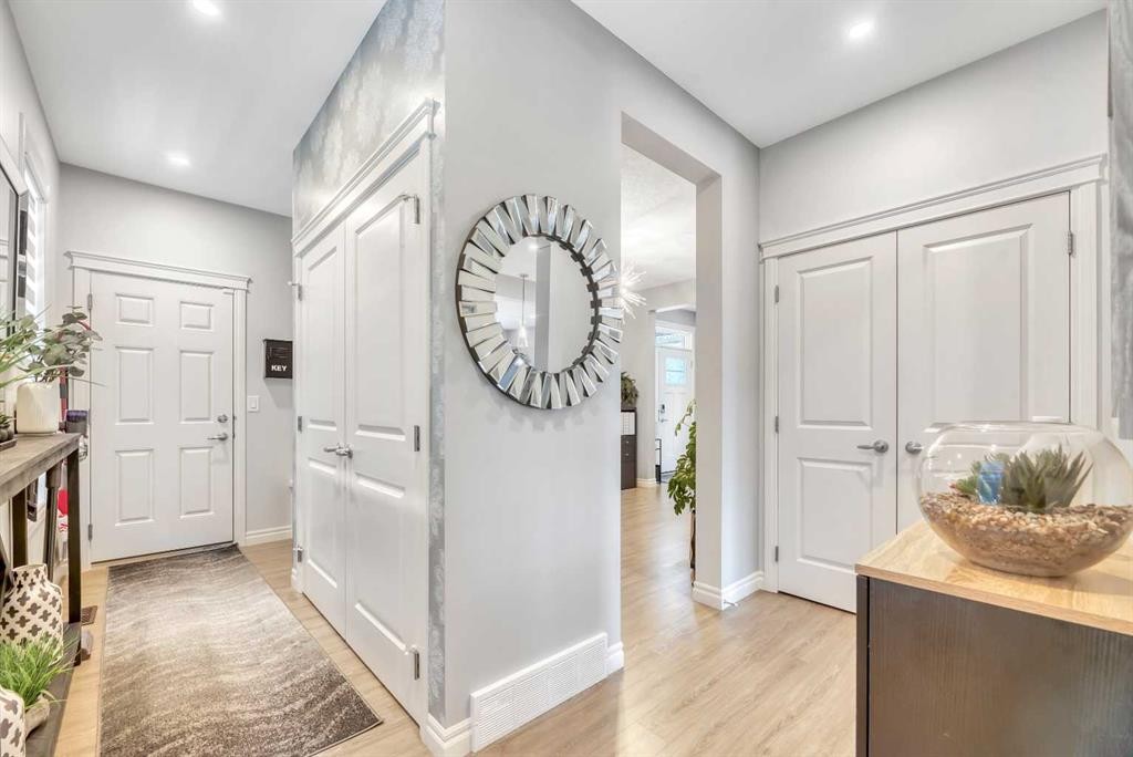 19 Crestbrook Link Sw, Calgary, AB
