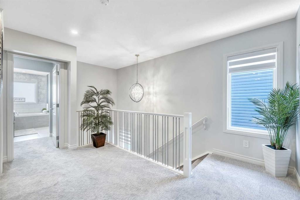 19 Crestbrook Link Sw, Calgary, AB