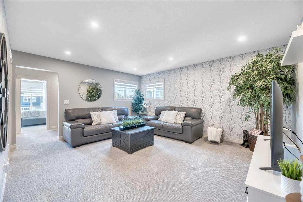 19 Crestbrook Link Sw, Calgary, AB