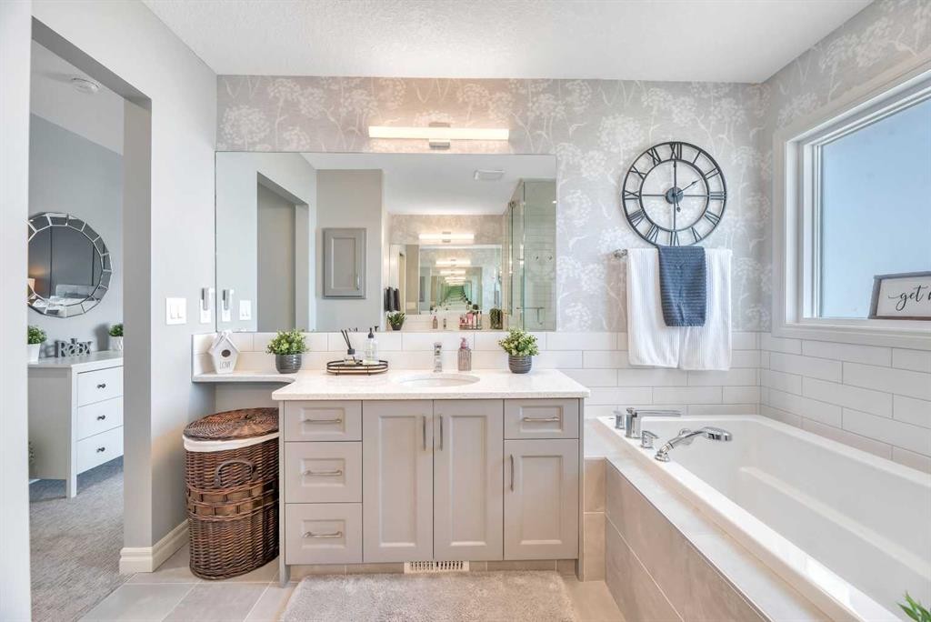 19 Crestbrook Link Sw, Calgary, AB