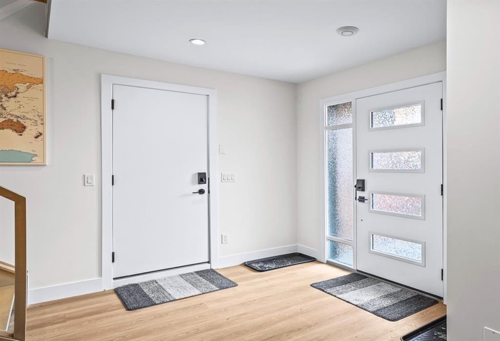 1-826 7Th Street, Canmore, AB - Indoor Photo Showing Other Room