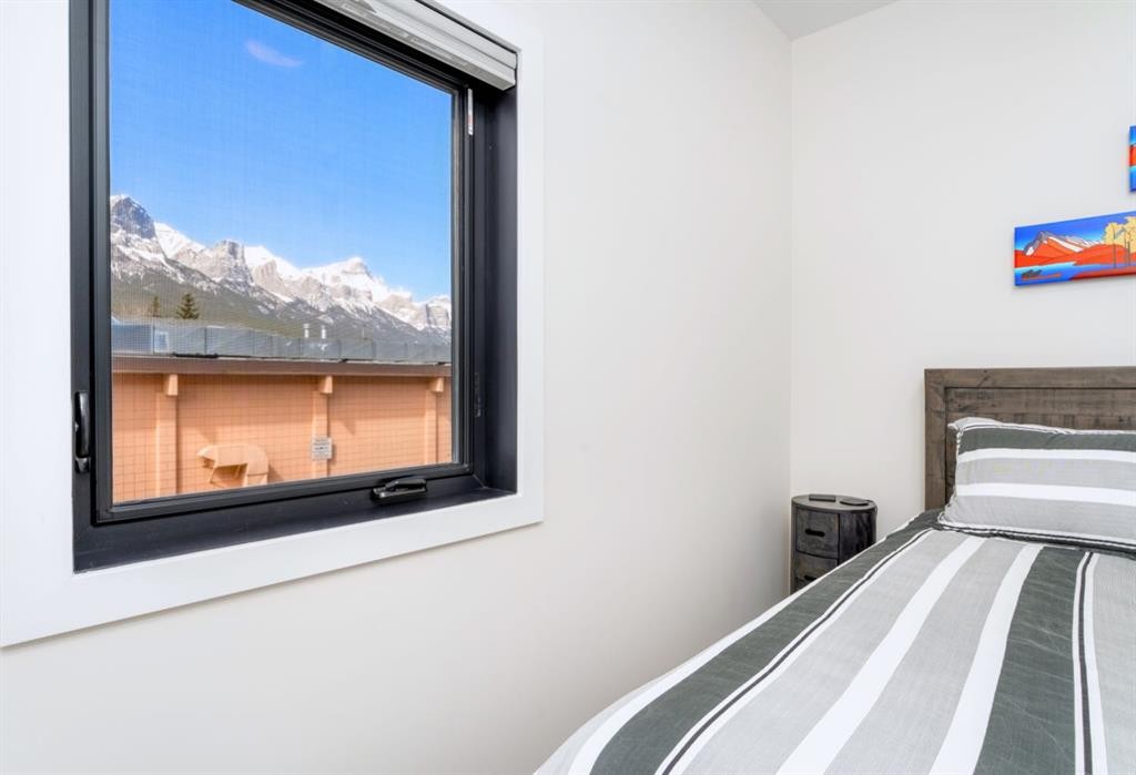 1-826 7Th Street, Canmore, AB - Indoor Photo Showing Bedroom