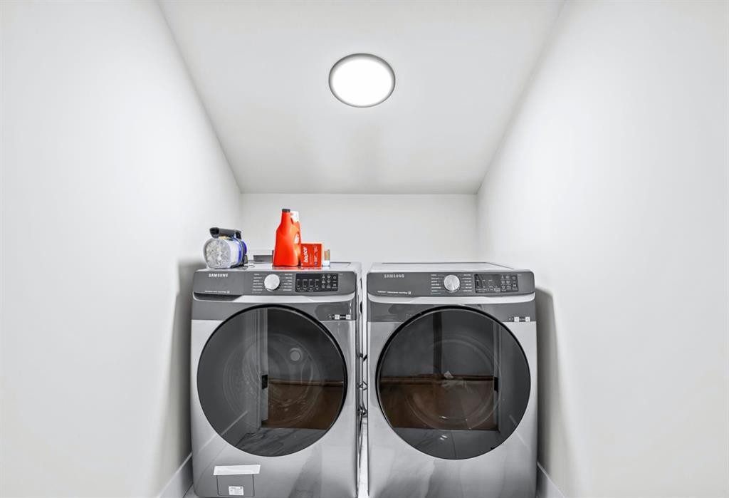 1-826 7Th Street, Canmore, AB - Indoor Photo Showing Laundry Room