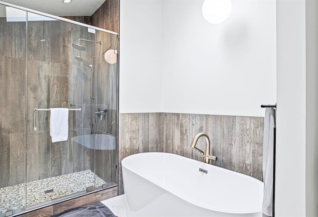 1-826 7Th Street, Canmore, AB - Indoor Photo Showing Bathroom