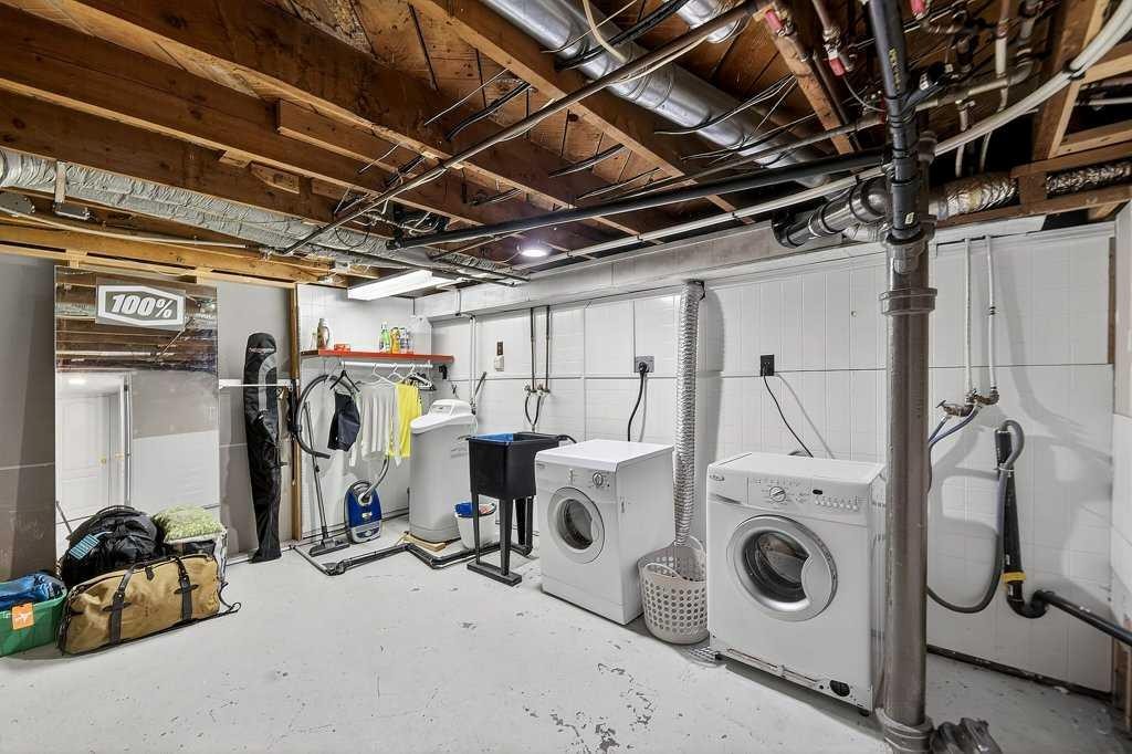 924 7A Street Nw, Calgary, AB - Indoor Photo Showing Laundry Room
