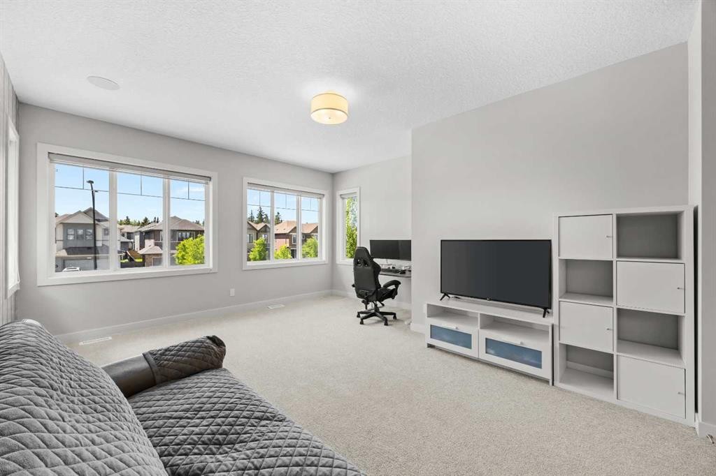 338 Shawnee Boulevard Sw, Calgary, AB