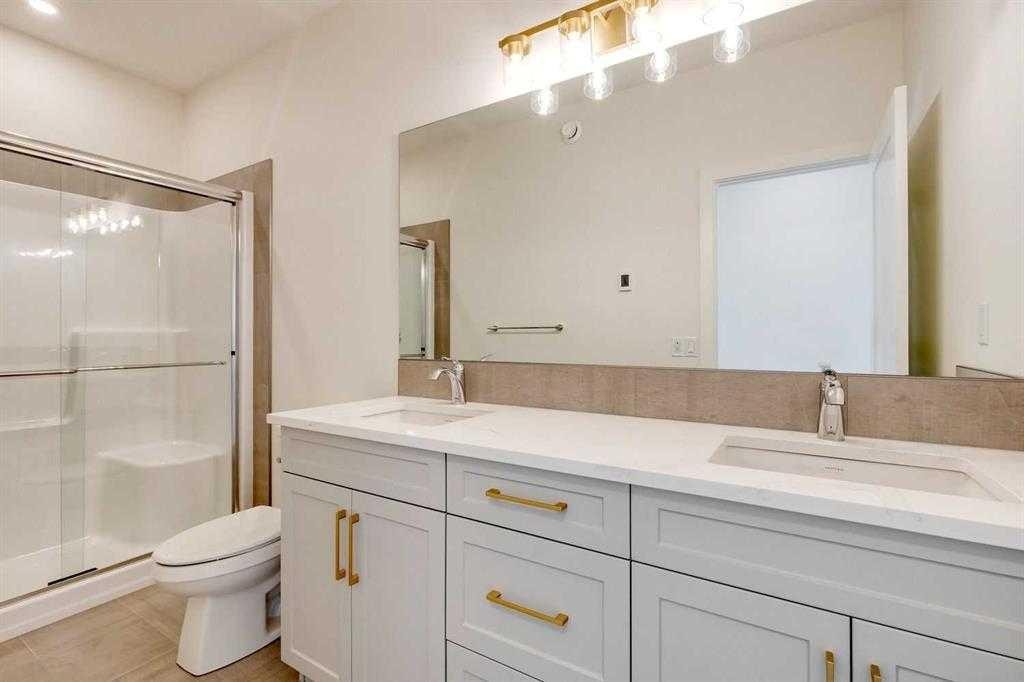 504 Kitstone Gate, Carstairs, AB - Indoor Photo Showing Bathroom