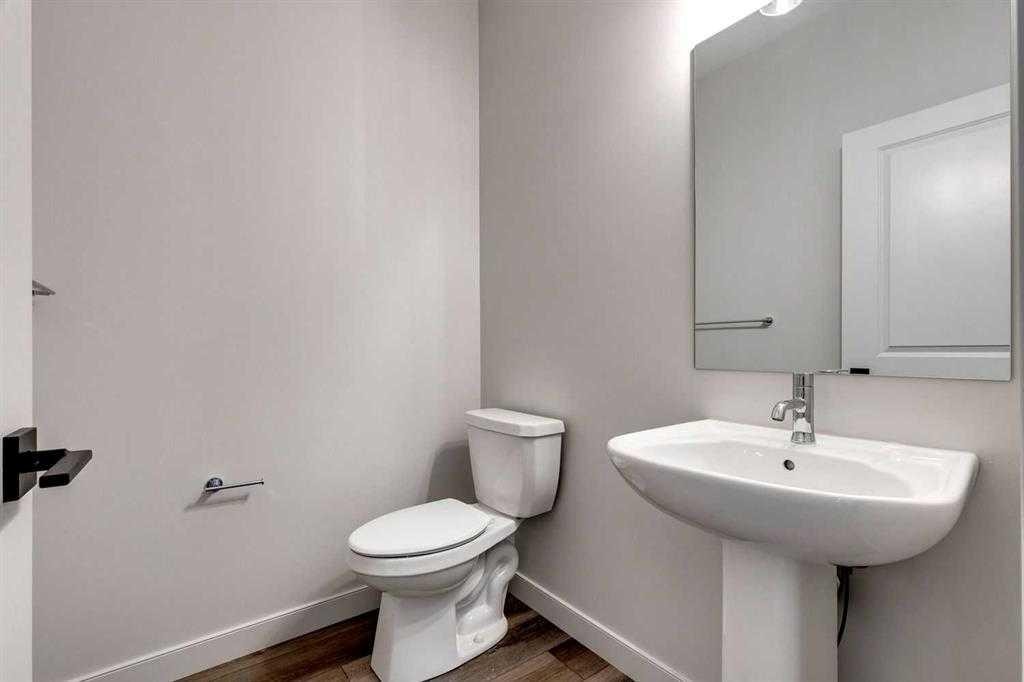 504 Kitstone Gate, Carstairs, AB - Indoor Photo Showing Bathroom