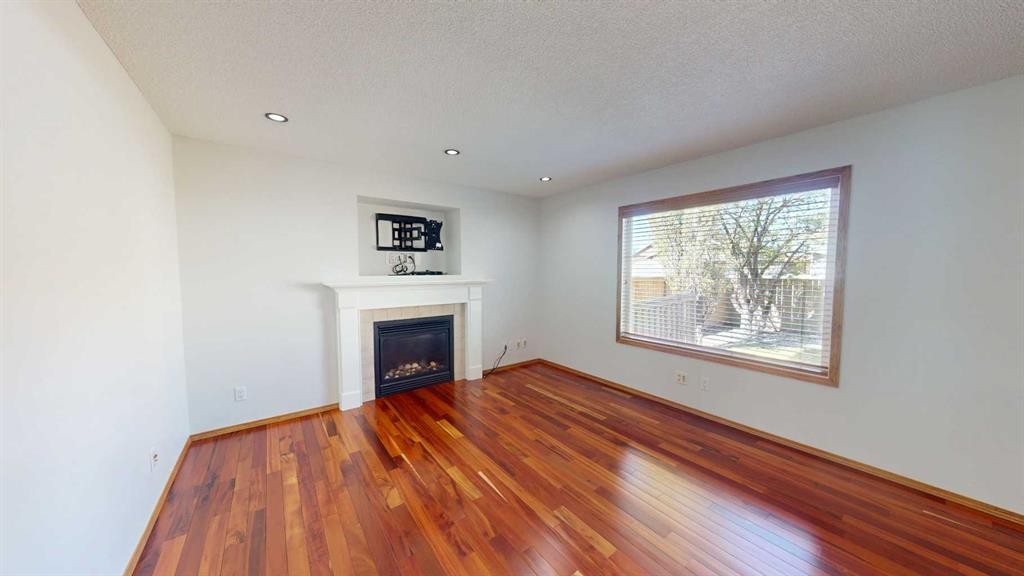 60 Sunmeadows Court Se, Calgary, AB - Indoor With Fireplace
