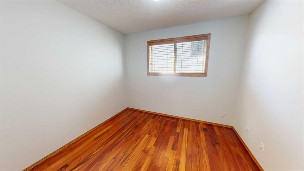 60 Sunmeadows Court Se, Calgary, AB - Indoor Photo Showing Other Room
