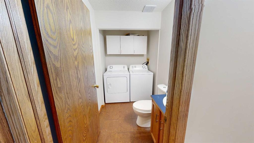 60 Sunmeadows Court Se, Calgary, AB - Indoor Photo Showing Other Room