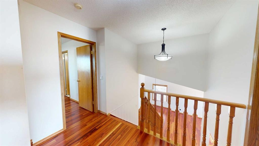 60 Sunmeadows Court Se, Calgary, AB - Indoor Photo Showing Other Room