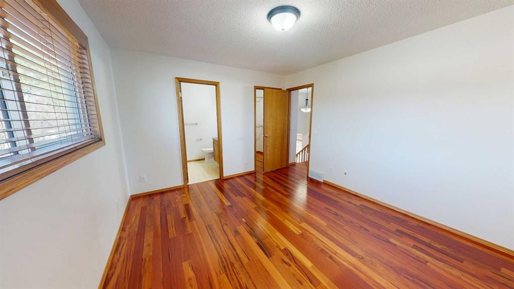 60 Sunmeadows Court Se, Calgary, AB - Indoor Photo Showing Other Room